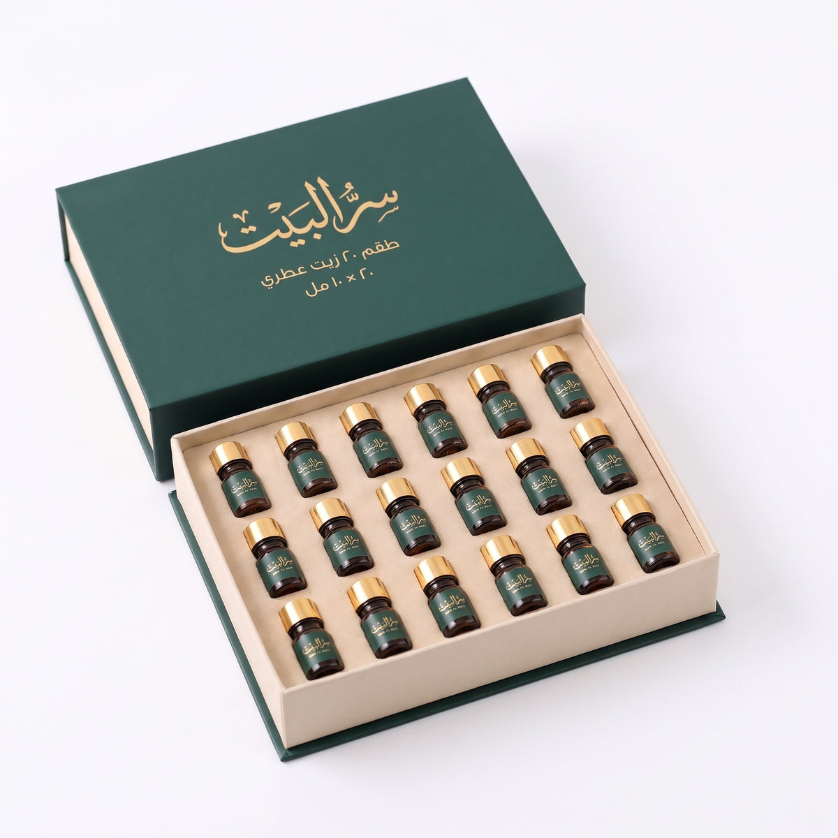 طقم ٢٠ زيت عطري من سر البيت — العلبة مفتوحة بـ ٢٠ قارورة × ١٠ مل